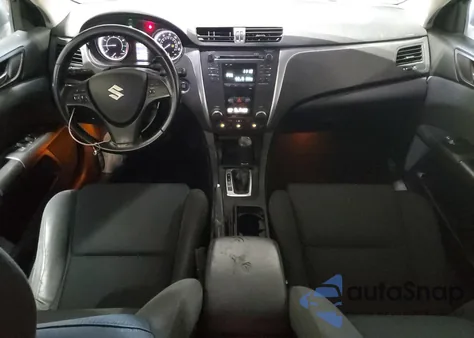 2010 Suzuki Kizashi Se z USA, uszkodzony, nr VIN JS2RE9A38A6100423